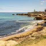 Peccato, considerando che la costa tra lo Ske e il Lido dell'Aeronautica � le pi� attraenti di tutta la citt�: conta alcune tra le poche spiaggette di sabbia esistenti a Bari